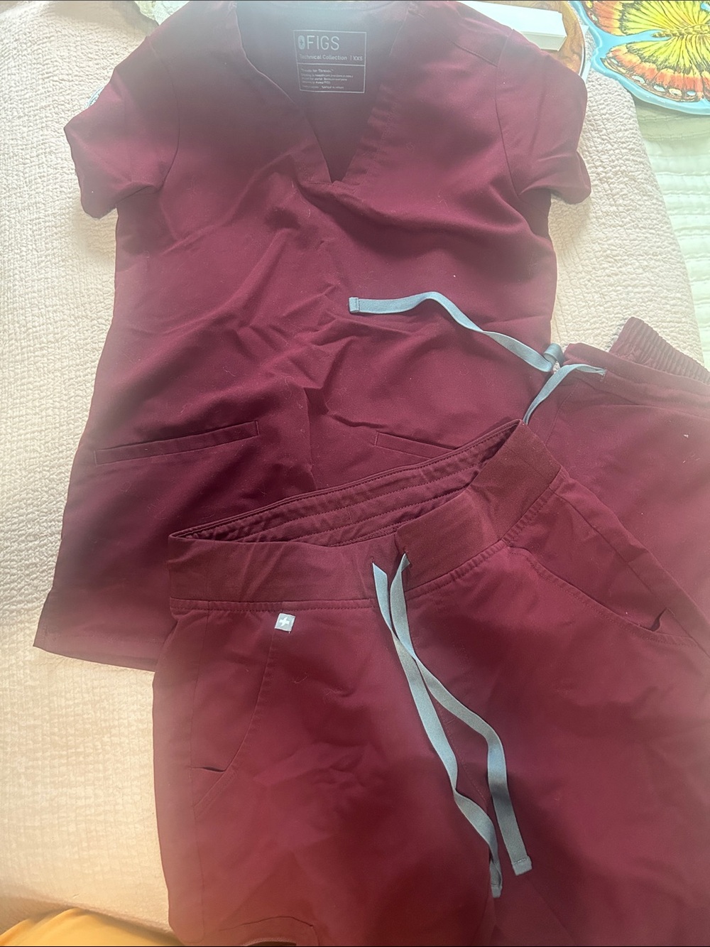 FIGS Women's Burgundy V-Neck Scrub Top & Jogger Pants & straight leg